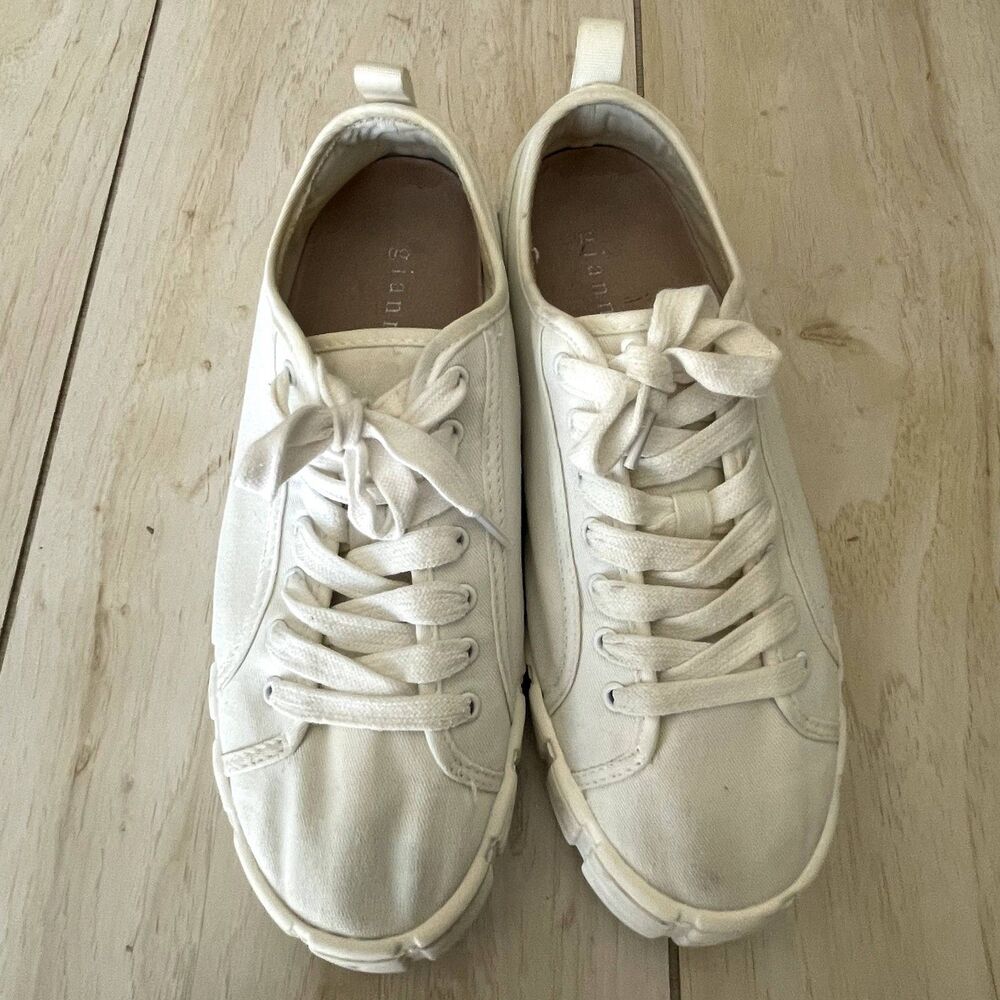 White Women’s Sneakers | Size 8.5 | Classic Everyday Comfort | Gently Used